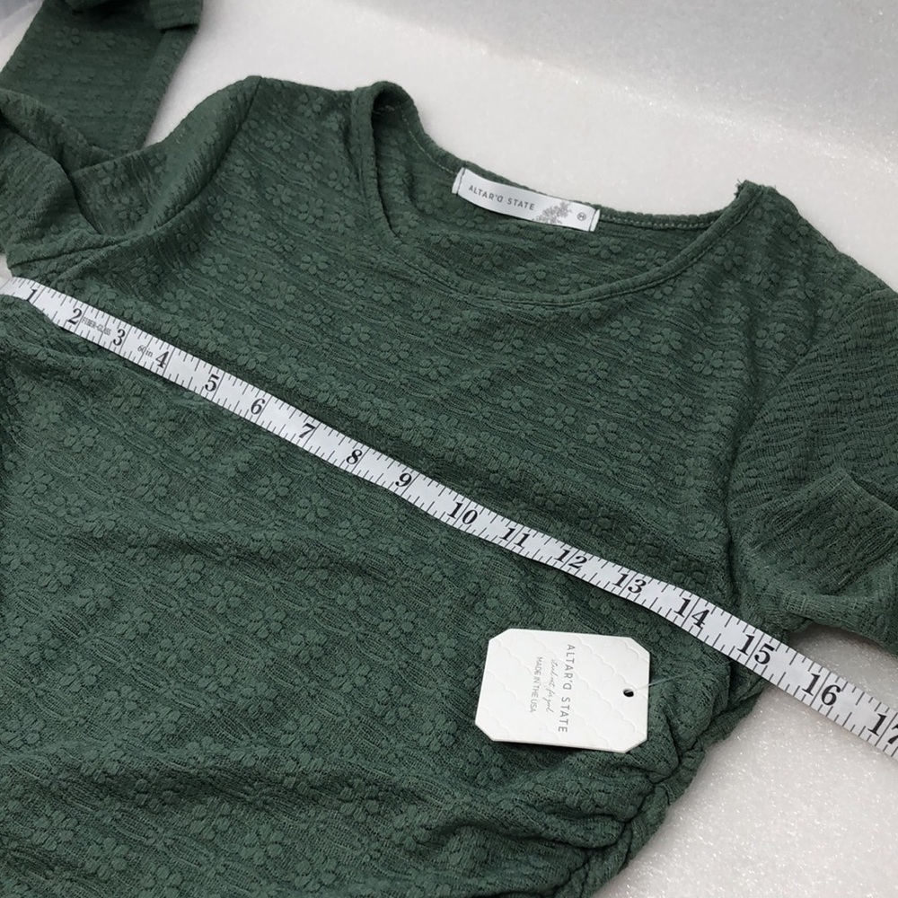 NEW Alter'd State Top Long Sleeve Lace Green Crop Ruched Sides Size Medium - Picture 9 of 13